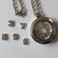 Collier médaillon argenté DIY avec breloques chiffres scintillants en strass de zéro à neuf - Collier Médaillon Transparent