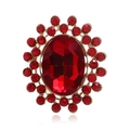 Dettaglio di una spilla vintage dorata con grande gemma rossa ovale e strass lucidi - Rosso KC Oro