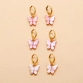 Detailweergave van vlinder oorbellen met roze schelptextuur in goudkleurige afwerking - Pink Set (WEH1418)