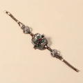Detalle de pulsera vintage dorada con gemas rojas y verdes y tejido de metal fino - Estilo de Cadena de Múltiples Hebras Tejida (B0597)