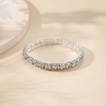 Detail van zilveren strass-armband met kristallen ketting en horloge-schakel-sluiting - Wit (Zilvertint)