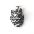 Retro-Wolfskopf-Anhänger aus Edelstahl in Silber mit detaillierter Pelztextur - Nur Anhänger (Ohne Kette) / Antik Silber
