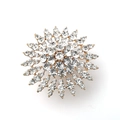 Makroaufnahme vom Sonnenblumenring in Gold mit funkelnden weißen Kristallschichten - Verstellbar Offen / Weiß