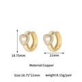 Detail von goldenen Herz-Creolen aus Kupfer mit Zirkonia und Größenangaben im Bild - Gewinde Herz Stil (ar12322) / 14K-Gold