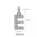 Ciondolo lettera E in argento con zirconi micro-incastonati, 9,3mm x 4,7mm - Lettera E (h-10312)
