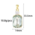 Detail eines 33,5mm Goldanhängers mit grünem Edelstein im Rechteckschliff und Zirkonia - 14K Gold Hellgrünes Rechteck (ZX112)
