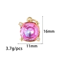 Vista detallada del colgante de circón rosa de 16mm con engaste dorado para joyería DIY - Estilo Estrella Cuadrada (ZX099) / Rosa Púrpura