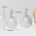 Boucles d'oreilles argentées texturées au fini poli avec centre creux élégant - Palladium