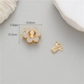 Chiusura a fiore dorata per collane con zirconi pavé e fessura per perla centrale - Chiusura a Inserto Floreale Micro-Intarsiata (K011044-2) / Oro 14K
