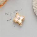 Conector de trébol dorado con nácar blanco e incrustación de circón, tamaño 17mm x 20,3mm - Conector Para Collar Y Pulsera Con Cierre De Concha De Trébol De Cuatro Hojas Blanco Y Rosa Oro De 14 Quilates K011049-1 / El Chapado De Alta Calidad Conserva El Color Durante Mucho Tiempo Y Evita Que Se Decolore.