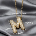 Collar con colgante letra M en acabado dorado con micro pavé de circonitas cúbicas - Letra M (Colgante Suelto)