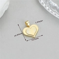 Détail macro du pendentif en forme de cœur doré montrant les dimensions 16,85mm et 1,85g - Cœur Doré Motif Soleil (Or 14K h-12760)