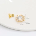 Fermoir trèfle doré avec zircon de coupe émeraude et détails en micro-pavage - Connecteur De Collier/bracelet En Or 14 Carats K010427-12 Avec Fermoir En Zircon Blanc Brillant / Le Plaquage De Haute Qualité Conserve Sa Couleur Longtemps Et Empêche La Décoloration.