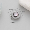 Fermoir trèfle carré en argent avec nacre foncée et pavé de zircon pour bijoux DIY - Connecteur De Collier/bracelet À Fermoir Coquillage Coloré Carré/rond En Palladium K010886-1 / Le Plaquage De Haute Qualité Conserve Sa Couleur Longtemps Et Empêche La Décoloration.
