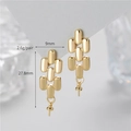 Dettaglio orecchini geometrici placcati oro con specifiche di 27,8 mm di lunghezza e 2,6 g - Oro 14K Maglia di Catena Ovale Geometrica (H-12144)
