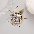 Detailansicht eines Vintage-Bronze-Münzanhängers mit Porträtrelief und Kristallkrone - Kronen-Bail Gold Silber Relief (H-13252)