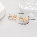 Detailopname van 14K gouden strikoorbellen met zirkonia en DIY hanger-lussen - 14K Goud CBK139