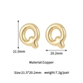 Polished gold bubble letter Q stud earring showing dimensions of 21.5mm by 20.2mm - 14K Gold Bubble Letter Q Stud Earrings (D2040)