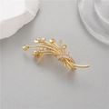 Macro detail of tulip brooch featuring gold plating and white zircon flower petals - Flower Cluster (XZ-207)