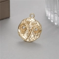 Pendentif pièce plaqué or 14K martelé avec visage abstrait pour collier ou bracelet - Style de Visage à Tourbillon Abstrait(H-10334)