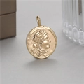 Pendentif pièce grecque plaqué or 14K avec portrait vintage en relief et fini poli - Style de Pièce à Tête Grecque Antique(H-10336)