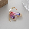 Broche libellule dorée avec ailes en cristal dégradé violet et détails en perles - Style Insecte Pierre Gemme Dégradée (XZ32)