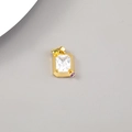 Dettaglio macro del ciondolo dorato con gemma quadrata e accenti multicolore - Stile Accento Geometrico Asimmetrico Oro 14K (H-12007)