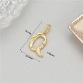 Detailansicht des 14K Goldfederbuchstaben Q Anhängers mit Maßen und Gewichtangaben - Buchstabe Q (H-11846)