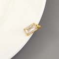 Pendentif doré rectangulaire élégant avec pierre centrale claire et pavé de zircons - Style Zircon Transparent Rectangulaire Or 14K (H-10781)