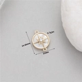 Detailaufnahme von 14K Gold Zirkon Weißmuschel Sonnenanhänger Größe 14.68x11mm - Mini-Kompass-Stil (Nur Anhänger)(wx20894-1)