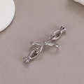 Lien de collier noeud argenté avec strass et chaînes délicates sur une assiette - Style Nœud Cloche en Strass (chbzz01)