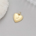 Pendentif coeur en or avec lettre J et texture en spirale pour colliers et bracelets - Lettre J (H-10521)