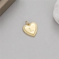 Pendentif en forme de cœur doré avec lettre L et bordure rayée élégante - Lettre L (H-10523)