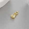 Détail d'un pendentif goutte plaqué or 14K avec une pierre de zircon jaune facettée - Style Larme Jaune (D916)