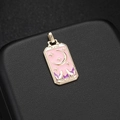 Colgante de tarot la luna bañado en oro de 14K con esmalte lila sobre cuero negro - Patrón de Luna (H-6950)