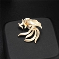 Broche phénix vintage dorée avec perles et cristaux sur un coffret à bijoux noir - Style Phénix Doré (D1058)