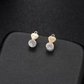 Dettaglio di chiusure per orecchini a cuore dorato con incisione love e silicone - D213