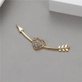 Dettaglio del ciondolo a freccia cuore dorato con zirconi colorati per creazione gioielli - Freccia di Cupido Zirconia Multicolore (H-7749)