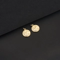 Pendentif céleste en or 14k avec lune et étoiles sur fond en cuir noir texturé élégant - Style Relief Lune Étoile Saturne (H-7457) / Or 14 carats