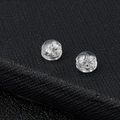 Vue rapprochée des fermoirs en silicone transparent avec insert métallique pour boucles - Couleur Argent (H-0028)