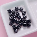 Perles cubes 7mm en résine noire brillante avec détails de dés pour bijoux DIY - Noir