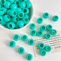 Nahaufnahme von 12 mm minzgrünen Kunststoffperlen mit großem Loch für DIY-Schmuck - 12mm (6mm Loch) / Cyan