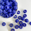 Makroaufnahme von 12mm tiefblauen Acrylperlen mit großen Löchern für DIY-Schmuck - 12mm (6mm Loch) / Saphirblau