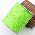 Primer plano de cordón encerado verde brillante de 1,5 mm para joyería y manualidades - Verde Fluorescente