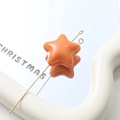 Dettaglio di perla a stella in acrilico arancione con perno dorato per gioielli DIY - 21x23mm / Arancione
