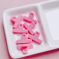 Pinces à dessin roses laquées dans un plateau blanc pour bricolage et décoration - Mini Clip Perle (E85-Peint) / Rose