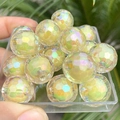 Makro-Detail von facettierten gelben irisierenden Perlen für DIY-Schmuck und Bastelarbeiten - 1 Stück/Packung (16mm) / Gelb