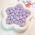 Dettaglio di perle lavanda iridescenti in vassoio di ceramica per gioielli fai da te - 16mm / Viola Luminoso