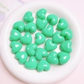 Glanzende appelgroene hartvormige kralen voor DIY sieraden in een witte kom - 20mm / Donkergroen