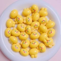 Dettaglio di perline in acrilico giallo a forma di coniglio per gioielli e accessori DIY - 20mm (Apertura di 2mm) / Giallo Lucido